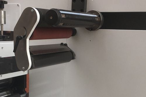 Machine de découpe et de finition