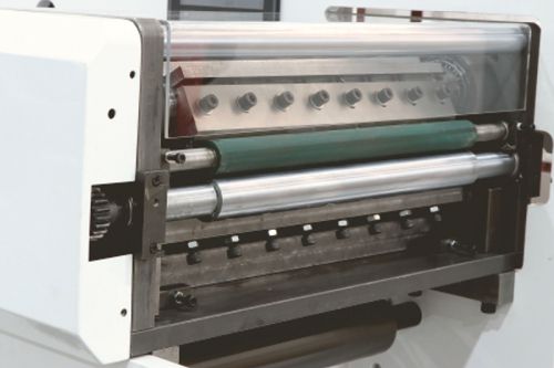 Machine de découpe et de finition