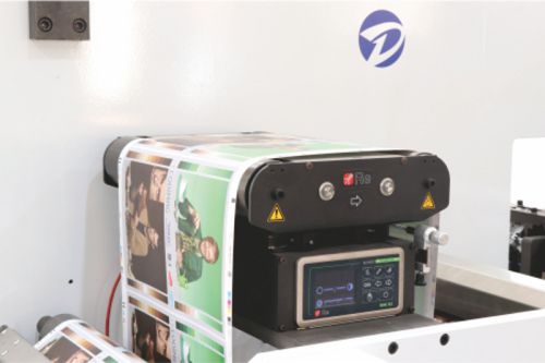 Machine de découpe et de finition